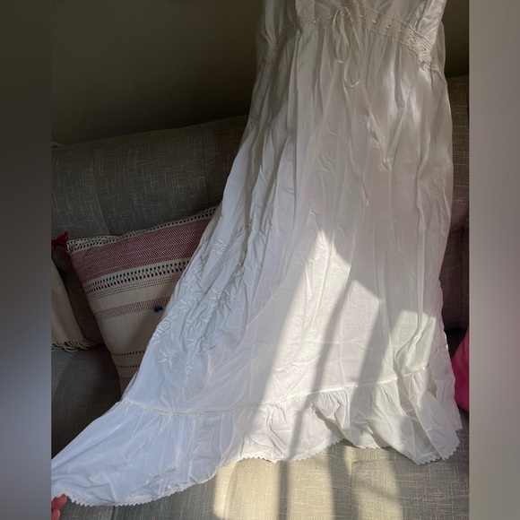 Beautiful white 100% cotton nightgown / dress. Size M - Picture 3 of 10